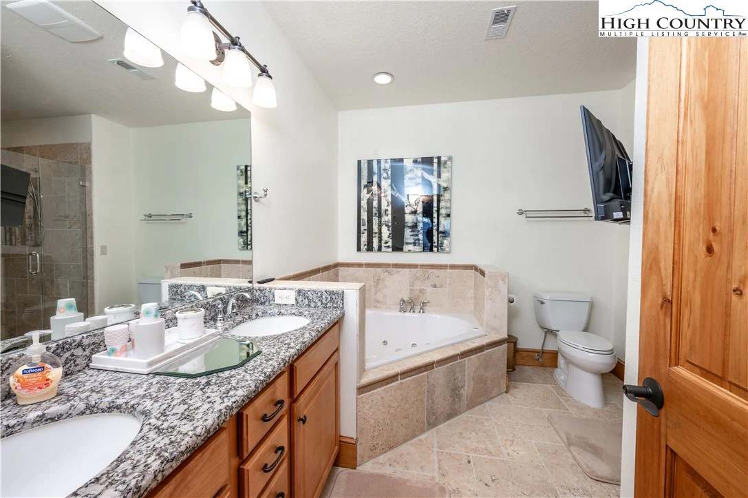 Image number 4 for the current listing