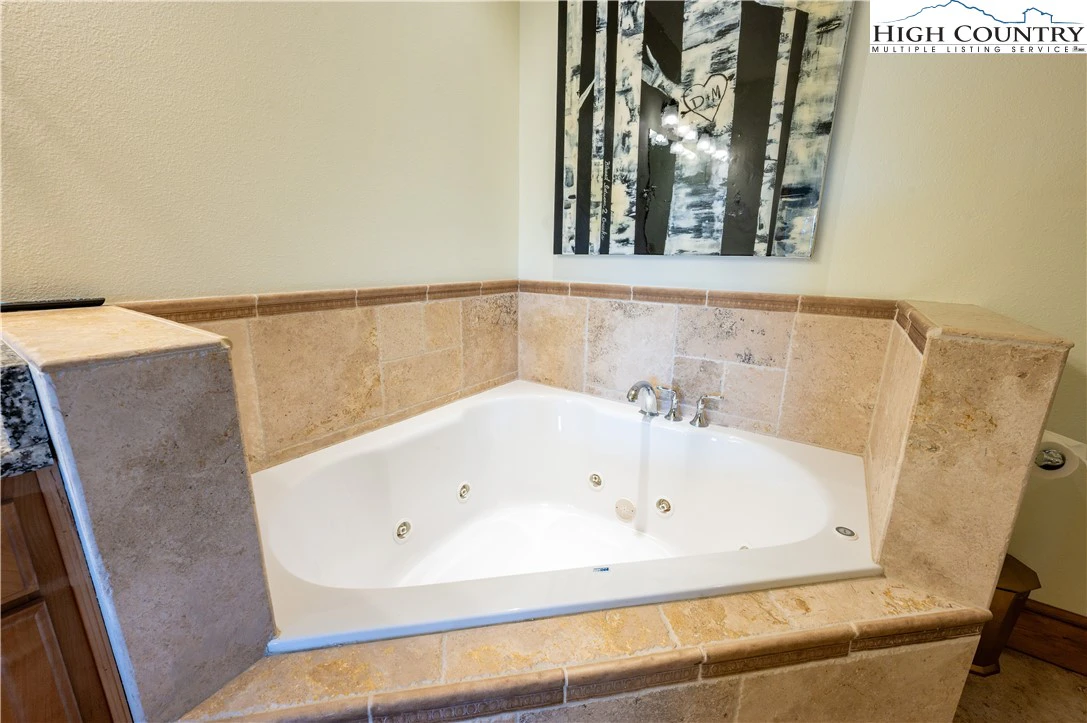 Image number 5 for the current listing