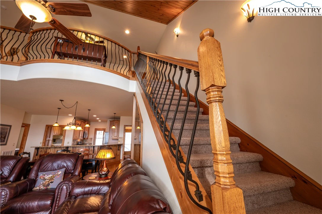 Image number 9 for the current listing