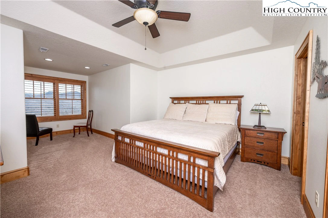 Image number 11 for the current listing