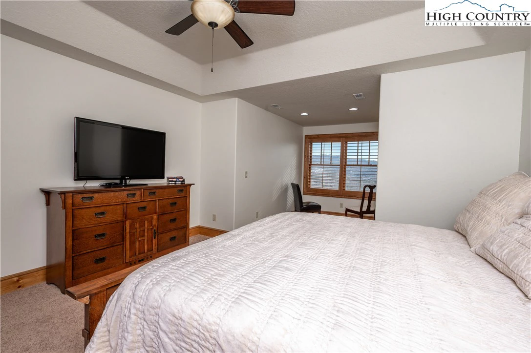 Image number 2 for the current listing