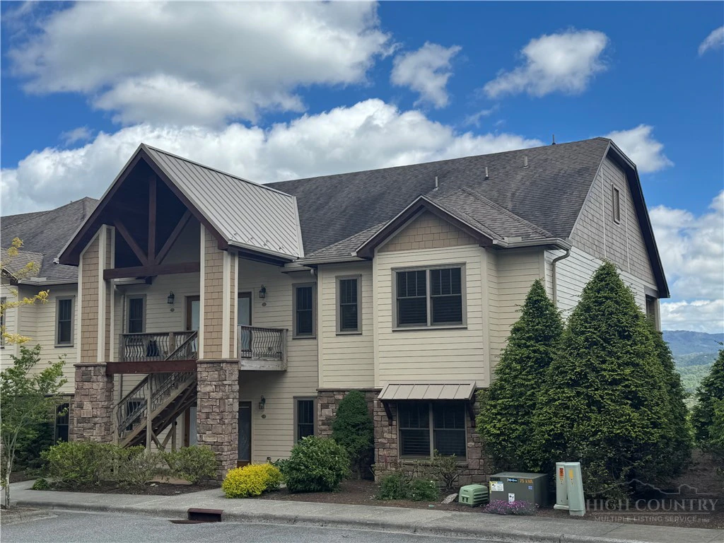 Image number 1 for the current listing