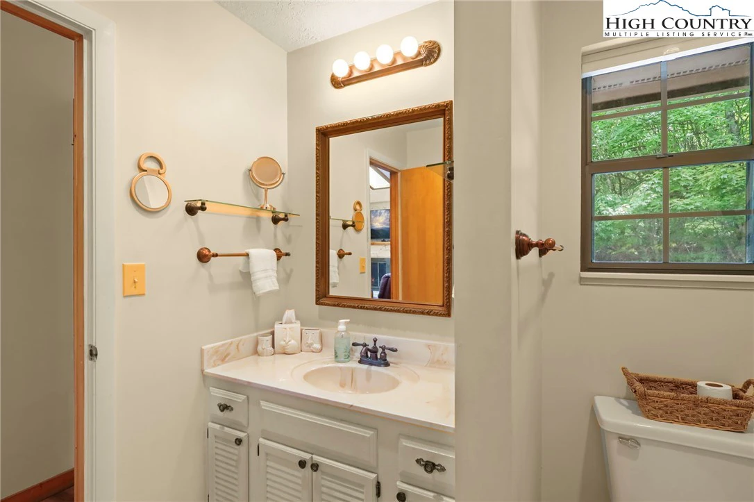 Image number 3 for the current listing
