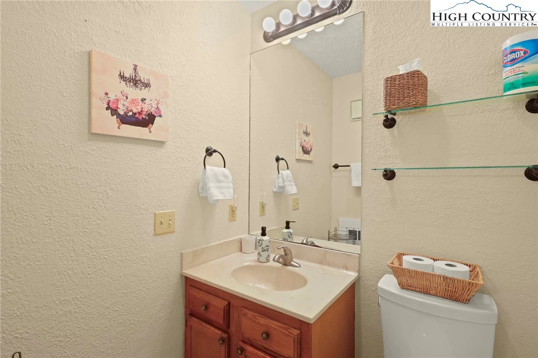 Image number 6 for the current listing