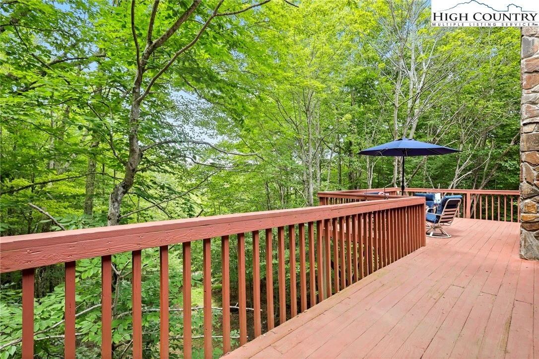 Image number 19 for the current listing