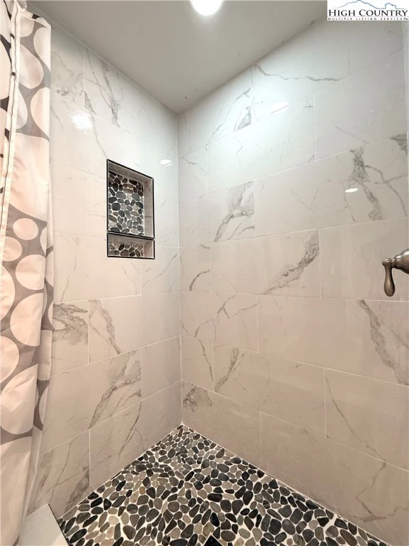 Image number 12 for the current listing