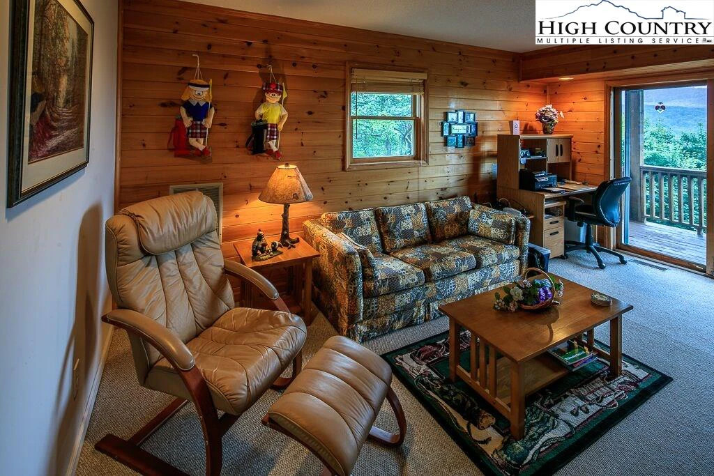Image number 18 for the current listing