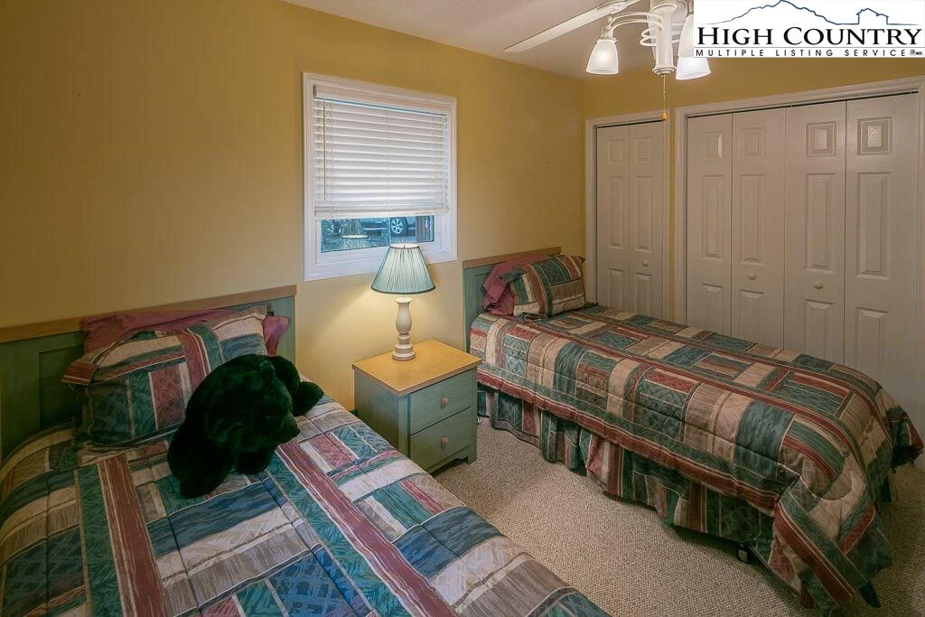 Image number 9 for the current listing