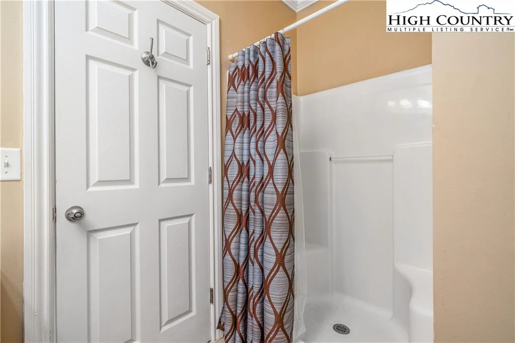Image number 3 for the current listing