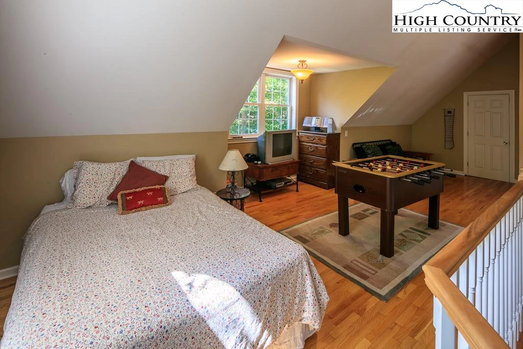 Image number 12 for the current listing