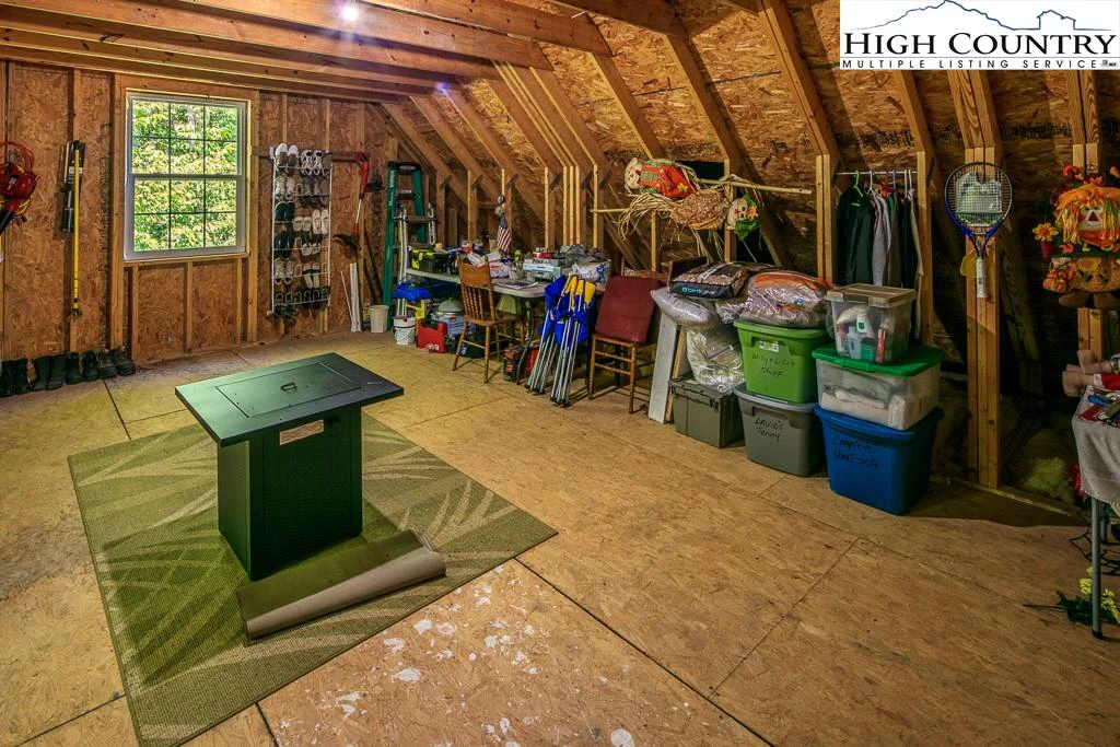 Image number 18 for the current listing