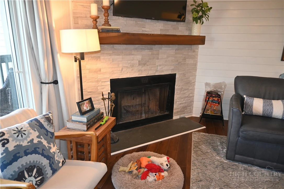 Image number 4 for the current listing