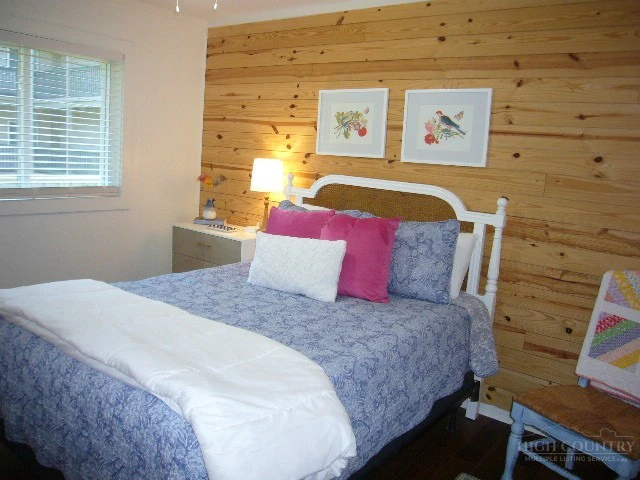 Image number 11 for the current listing
