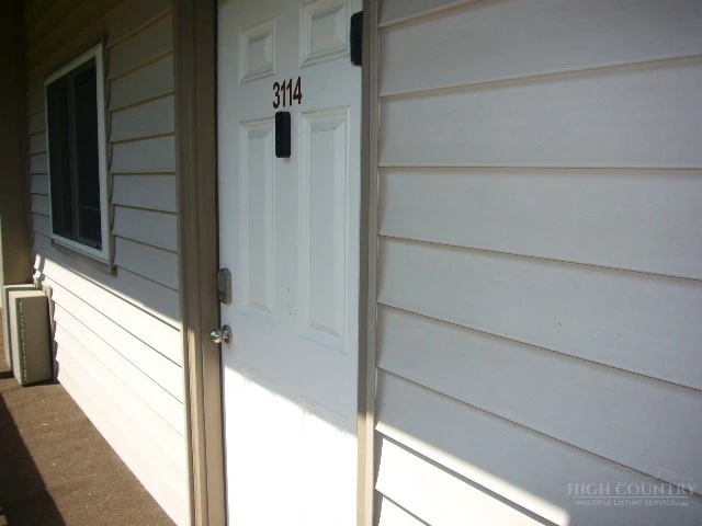 Image number 21 for the current listing