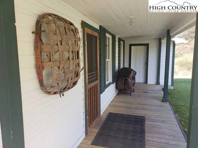 Image number 18 for the current listing