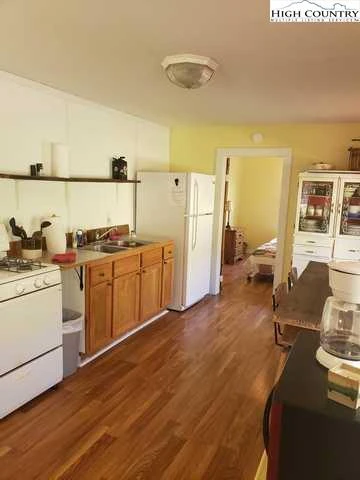 Image number 11 for the current listing
