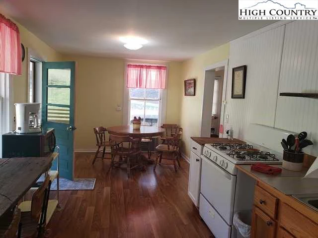 Image number 10 for the current listing