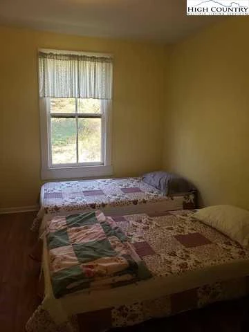 Image number 9 for the current listing