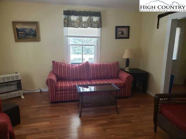 Image number 8 for the current listing
