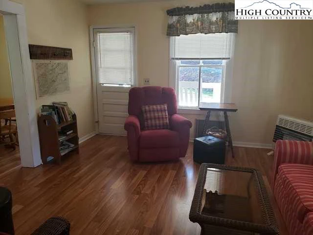 Image number 7 for the current listing