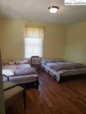 Image number 5 for the current listing