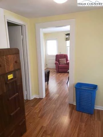 Image number 4 for the current listing