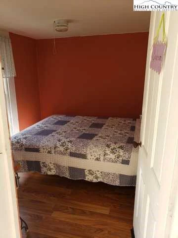 Image number 3 for the current listing