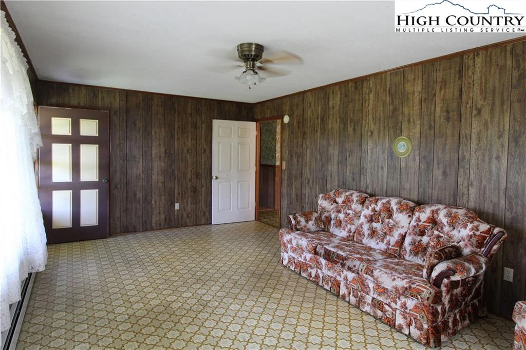 Image number 20 for the current listing