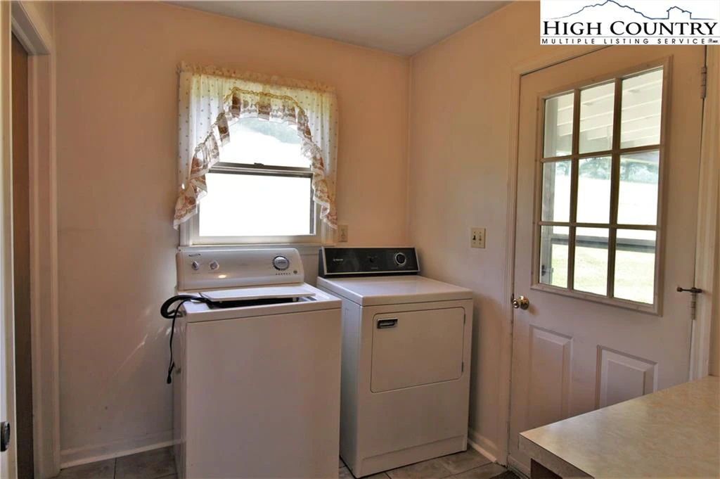 Image number 9 for the current listing