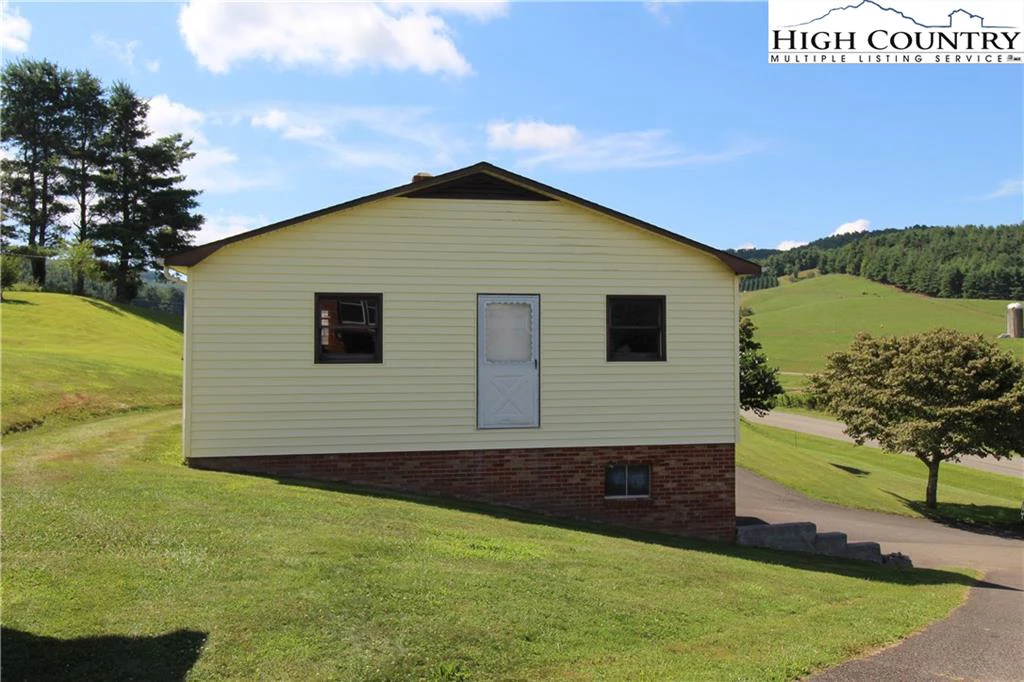 Image number 15 for the current listing