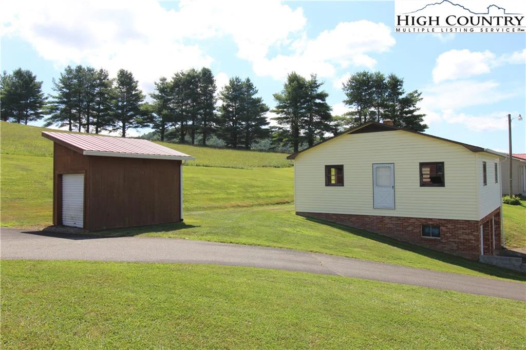 Image number 16 for the current listing