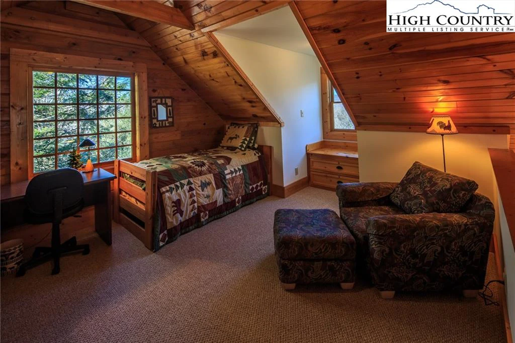 Image number 11 for the current listing