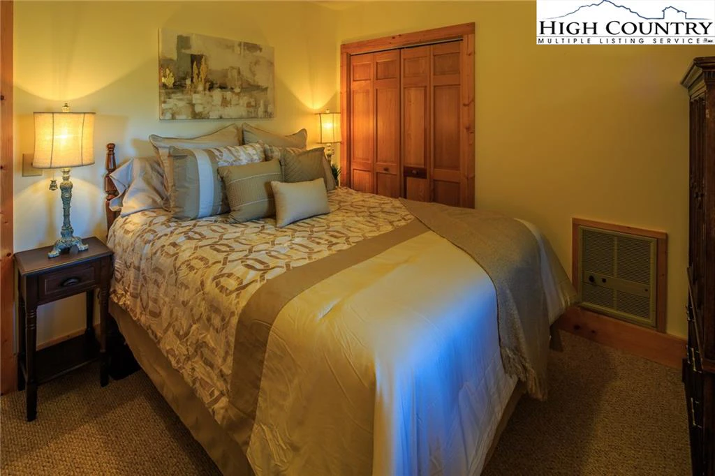 Image number 5 for the current listing