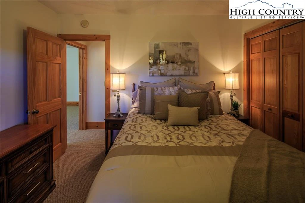 Image number 6 for the current listing