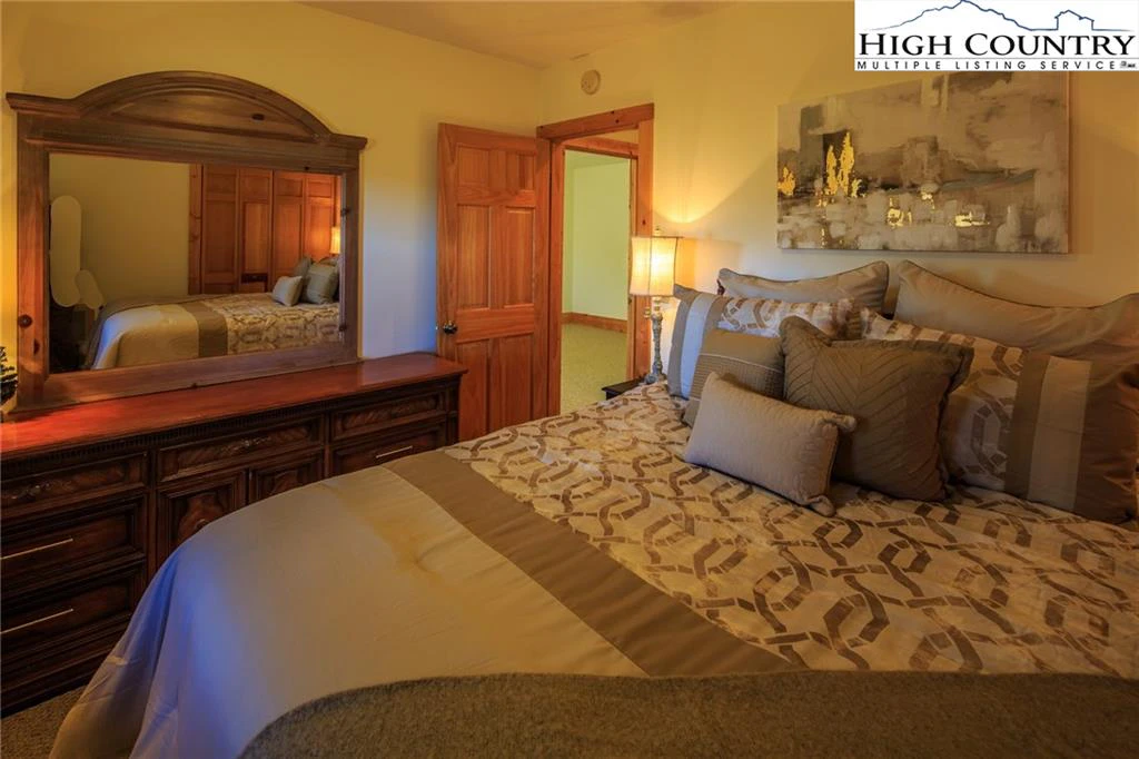 Image number 7 for the current listing