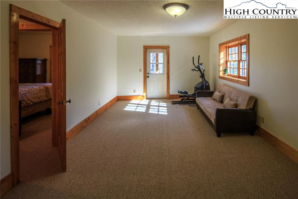 Image number 9 for the current listing
