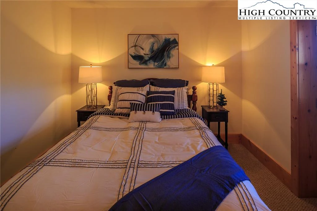 Image number 2 for the current listing