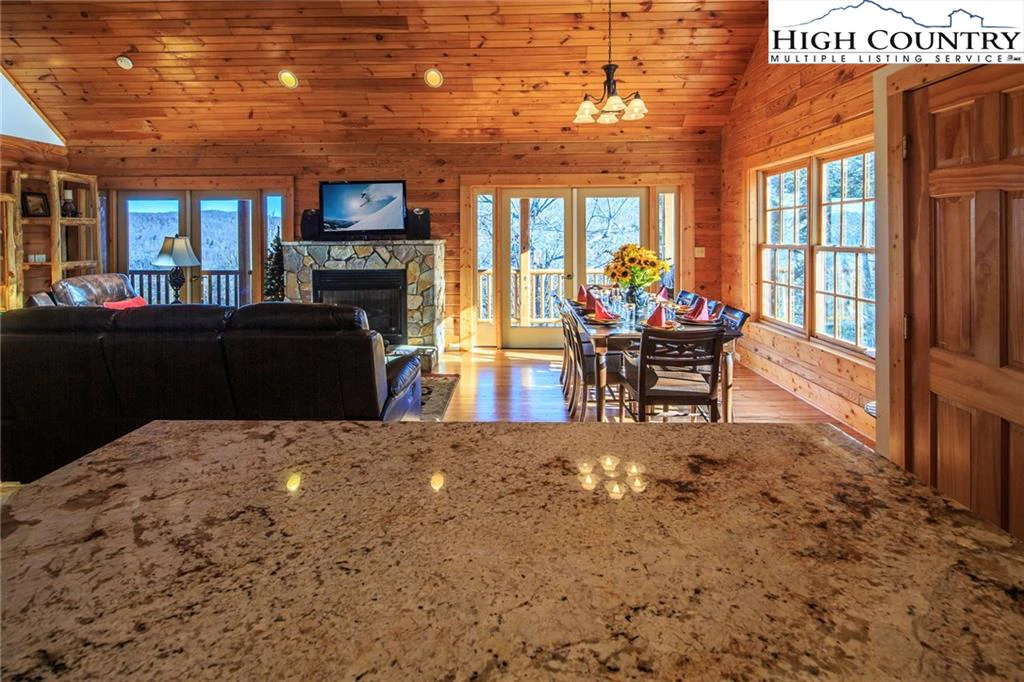 Image number 20 for the current listing