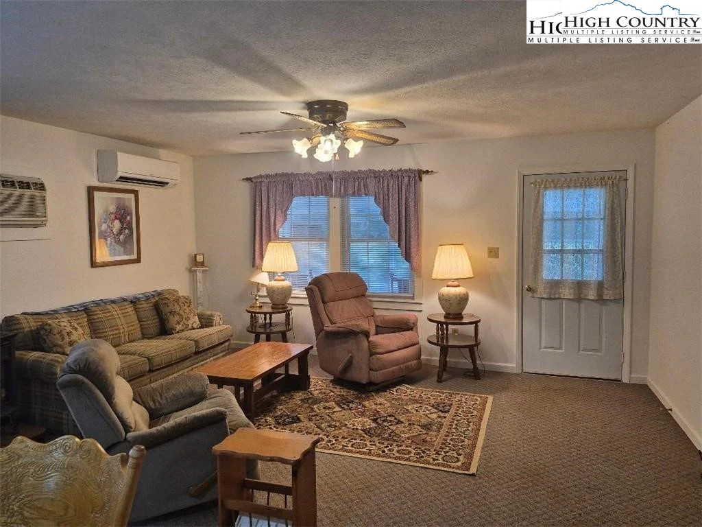 Image number 2 for the current listing