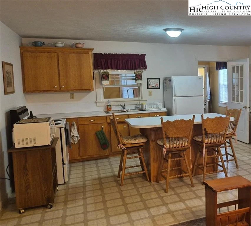 Image number 16 for the current listing