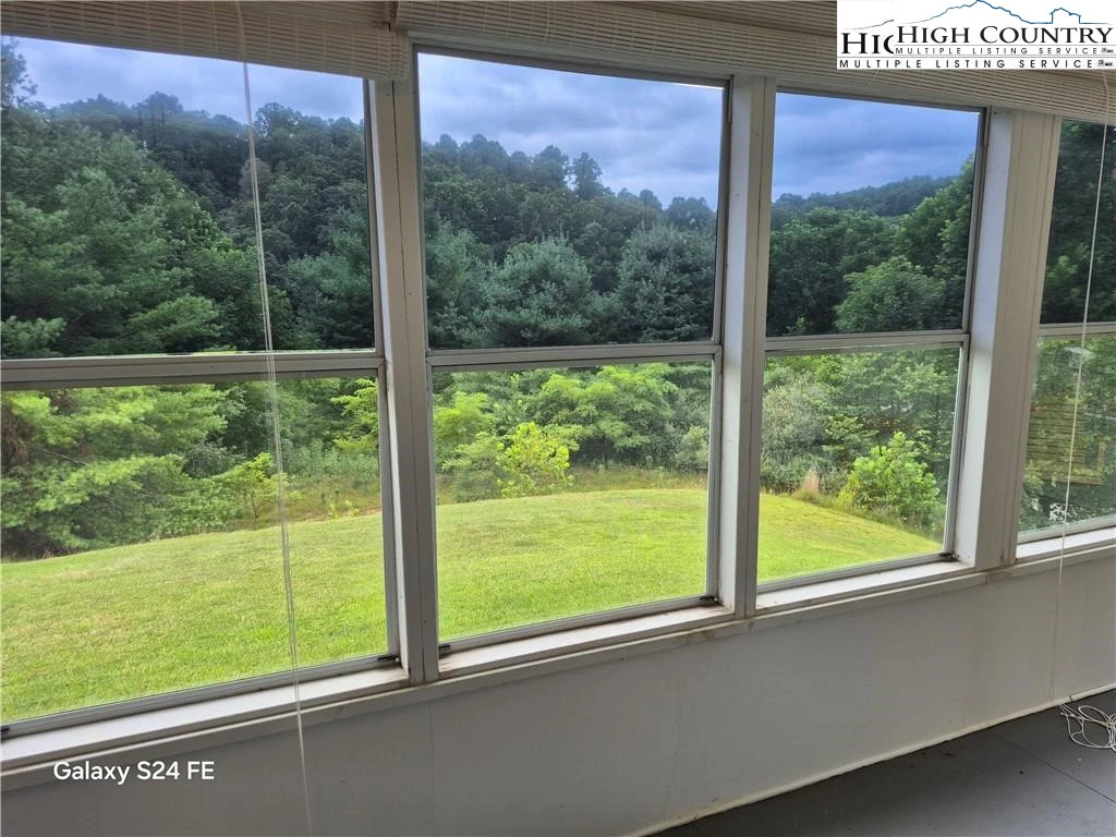 Image number 7 for the current listing