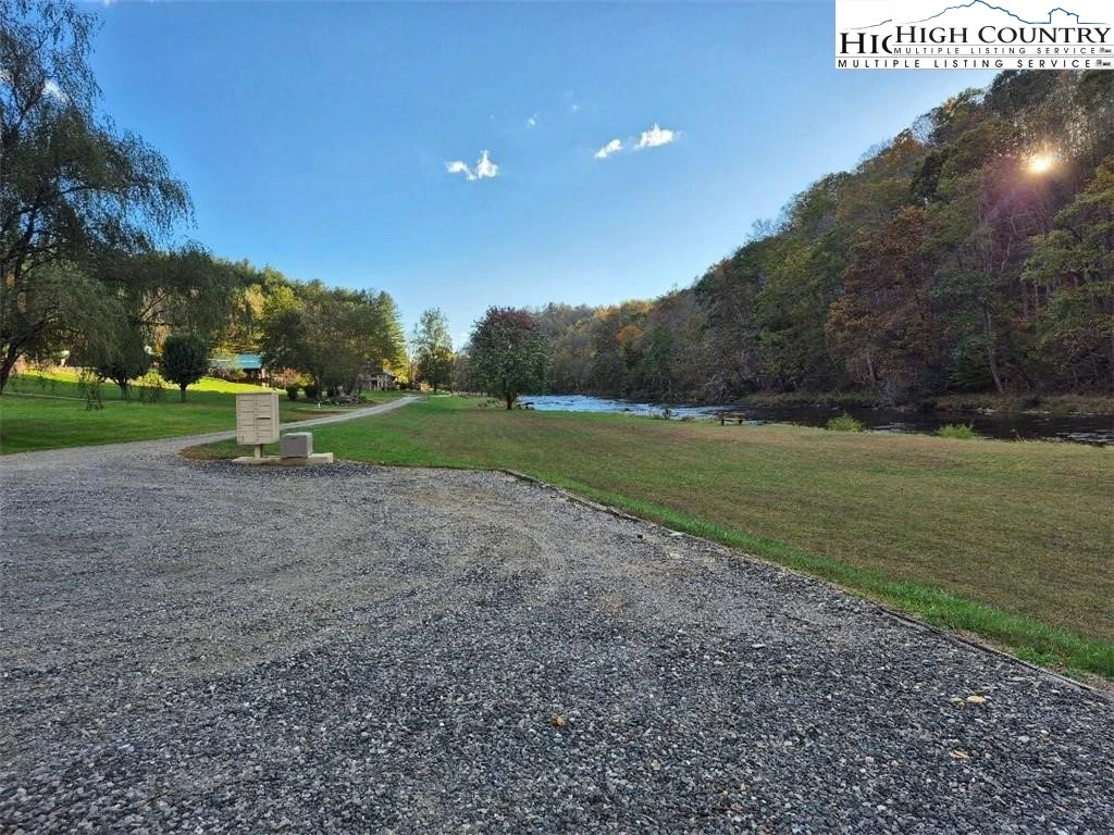 Image number 3 for the current listing