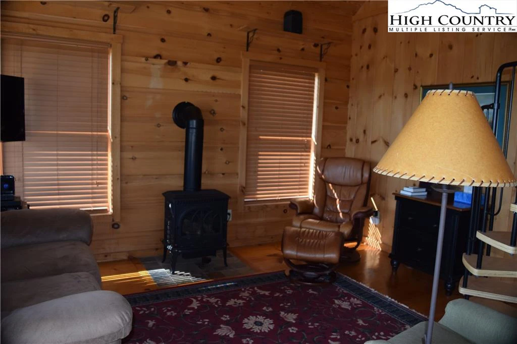Image number 15 for the current listing
