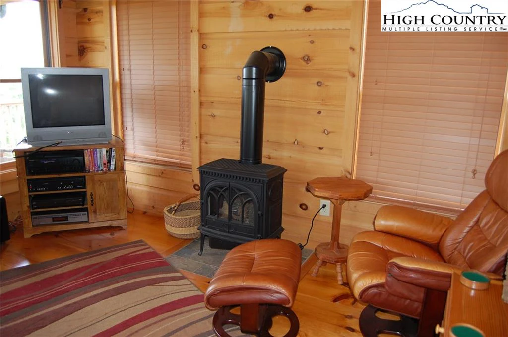 Image number 14 for the current listing
