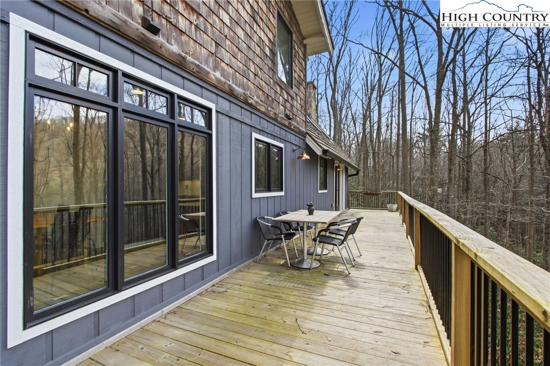 Image number 18 for the current listing