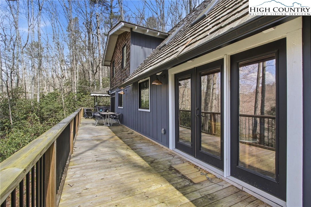 Image number 19 for the current listing