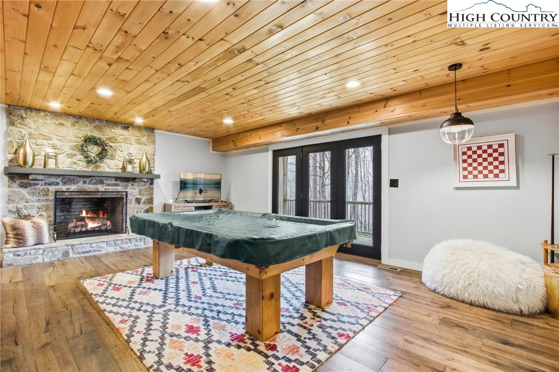 Image number 8 for the current listing