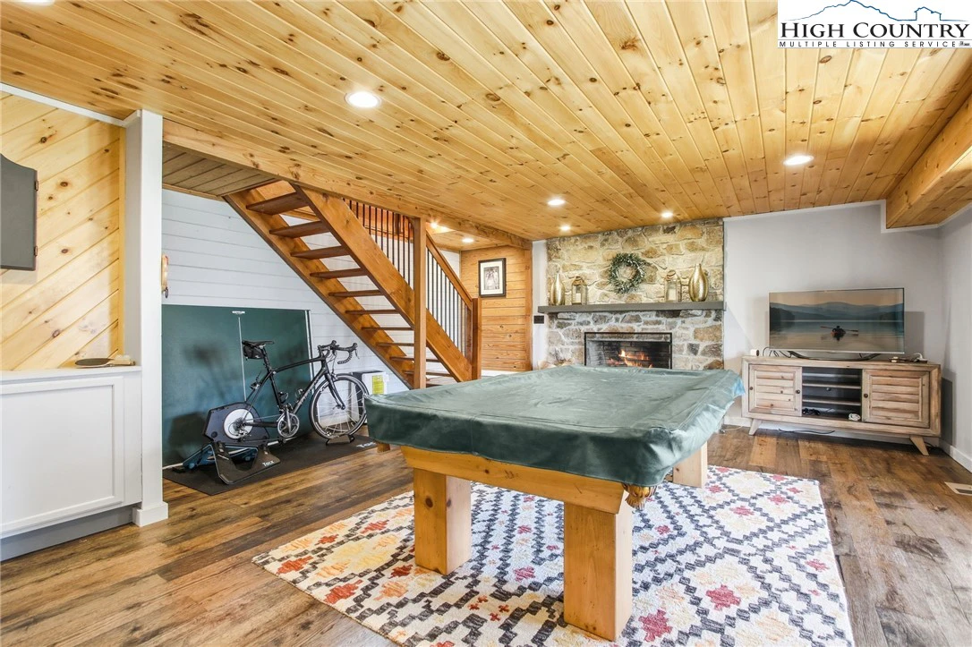 Image number 9 for the current listing