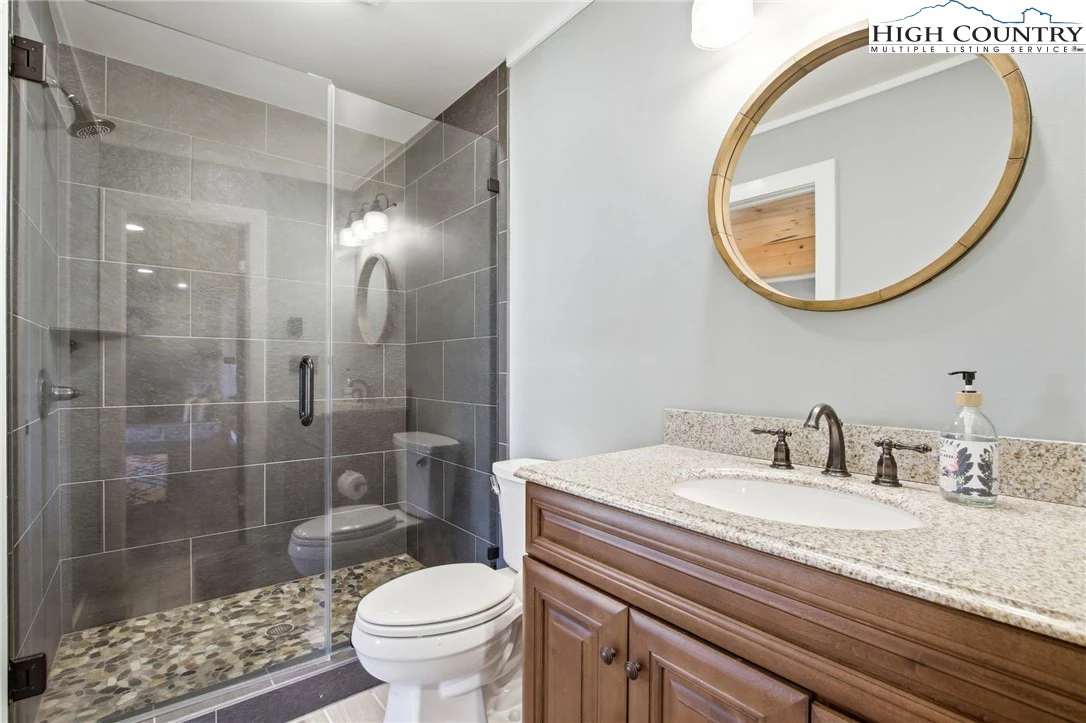 Image number 2 for the current listing