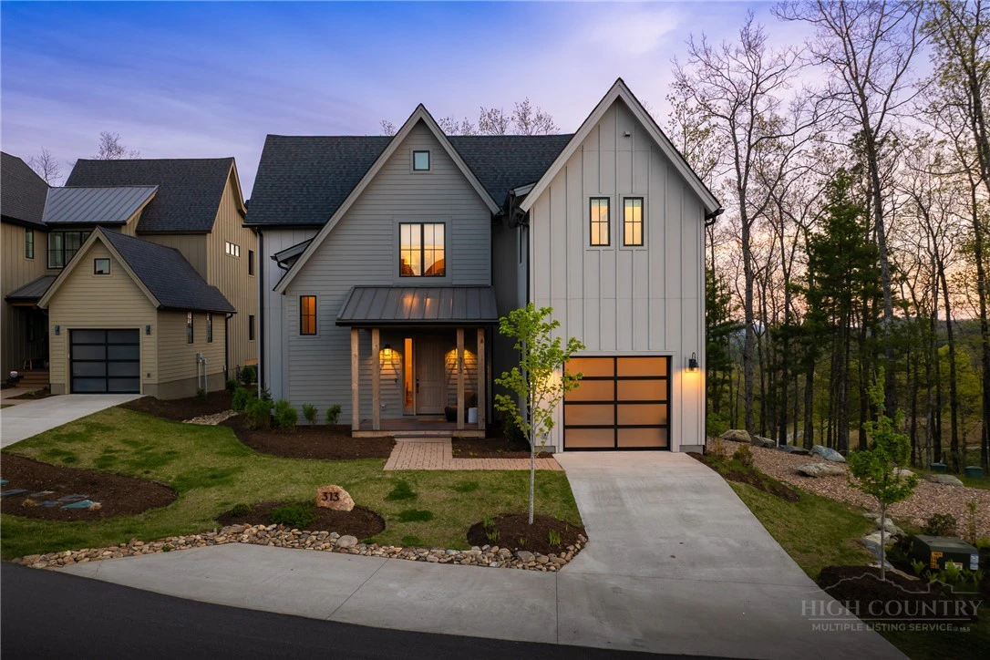 Image number 1 for the current listing
